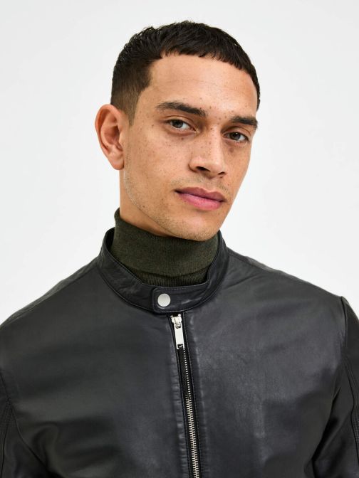 CLASSIC LEATHER JACKET