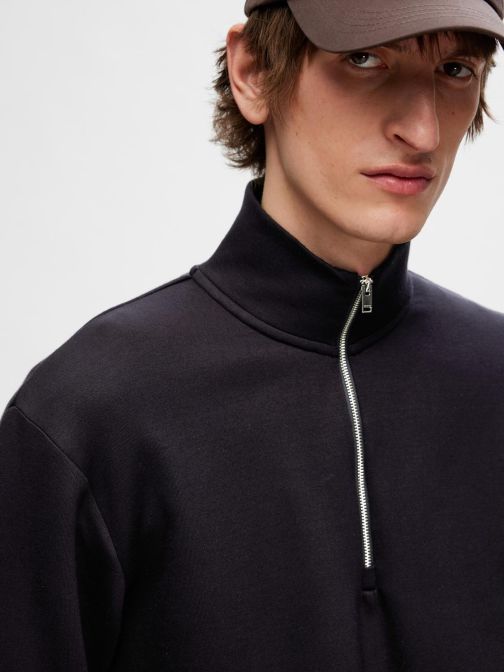 HALF ZIP PULLOVER