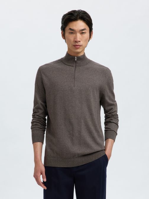 HALF ZIPPED KNITTED PULLOVER