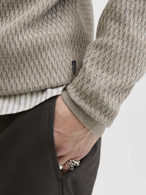 KNITTED PULLOVER