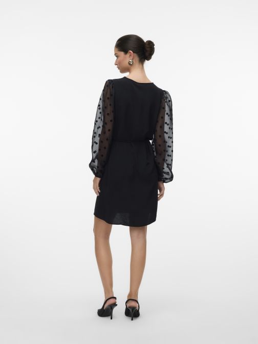 V-NYAKÚ RÖVID RUHA 