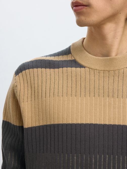 KNITTED PULLOVER