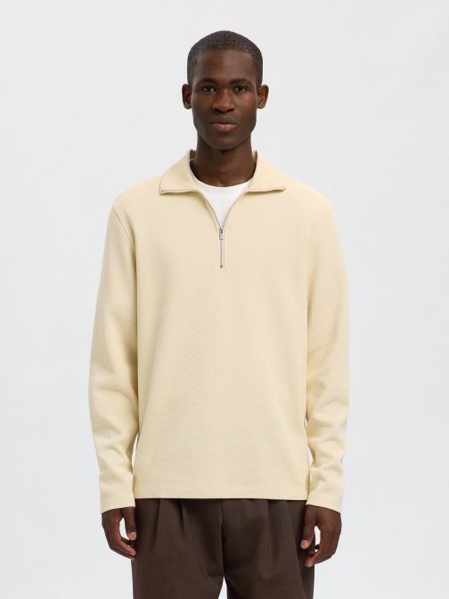 HALF ZIPPED PULLOVER