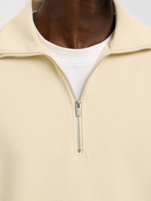 HALF ZIPPED PULLOVER