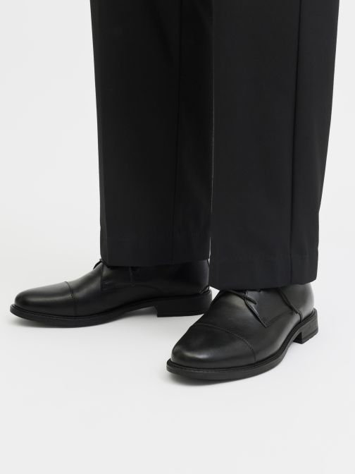 ELEGÁNS BŐRCIPŐ