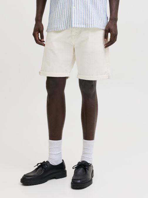REGULAR FIT SHORTS
