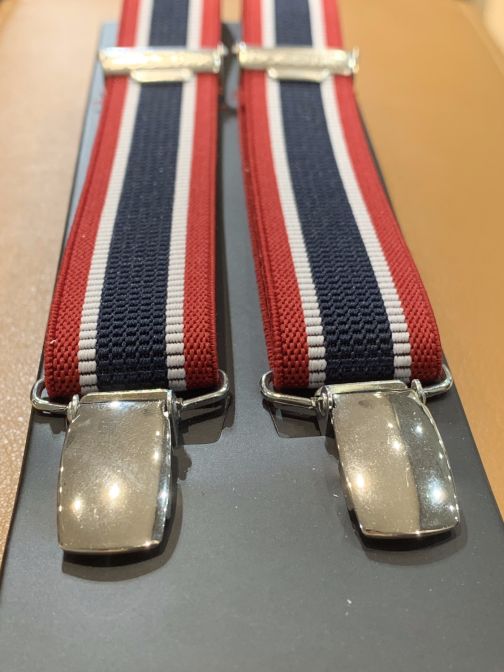 CSÍKOS NADRÁGTARTÓ