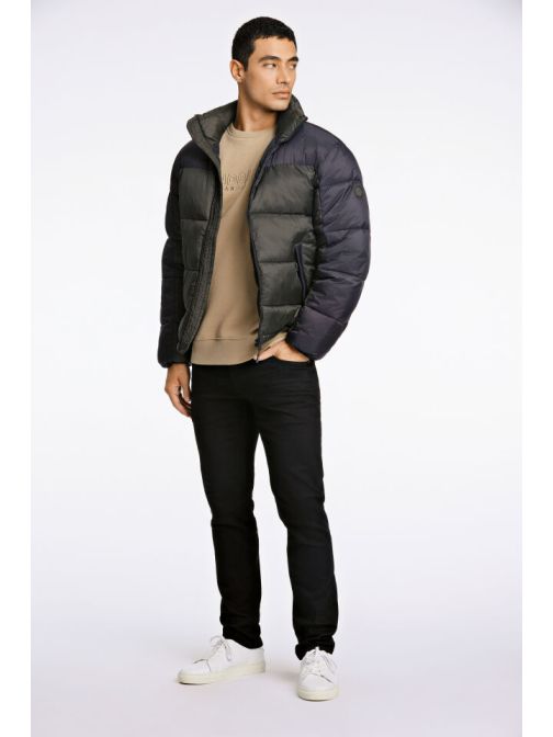 MAGAS NYAKÚ BÉLELT KABÁT 