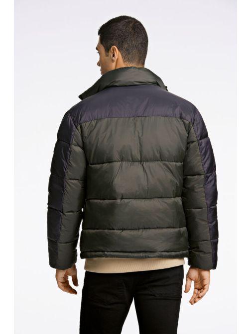 MAGAS NYAKÚ BÉLELT KABÁT 