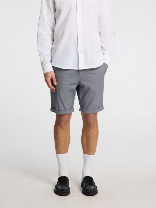 SLIM FIT SHORTS