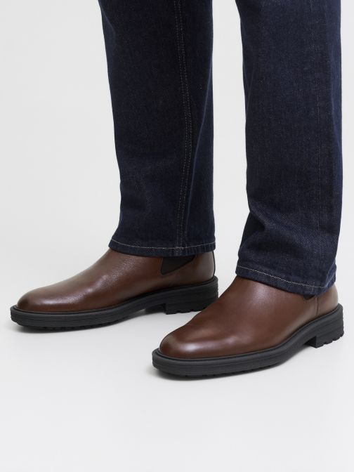 LEATHER CHELSEA BOOTS