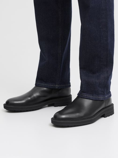 LEATHER CHELSEA BOOTS