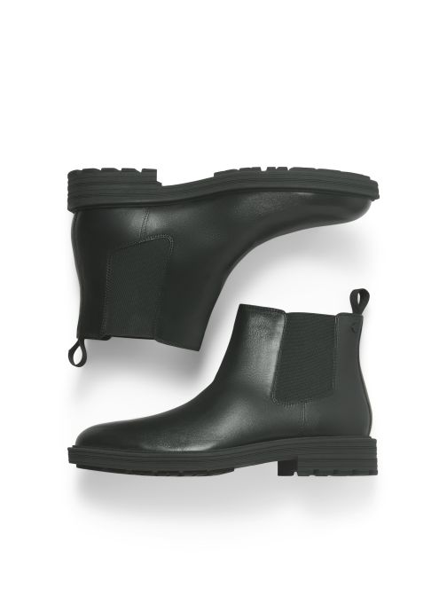LEATHER CHELSEA BOOTS