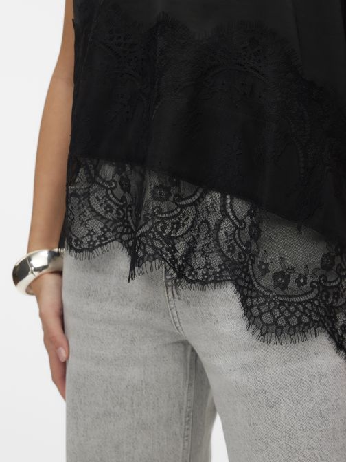 ASZIMMETRIKUS CSIPKÉS TOP